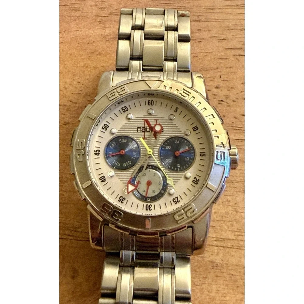 Nautica ***needs new